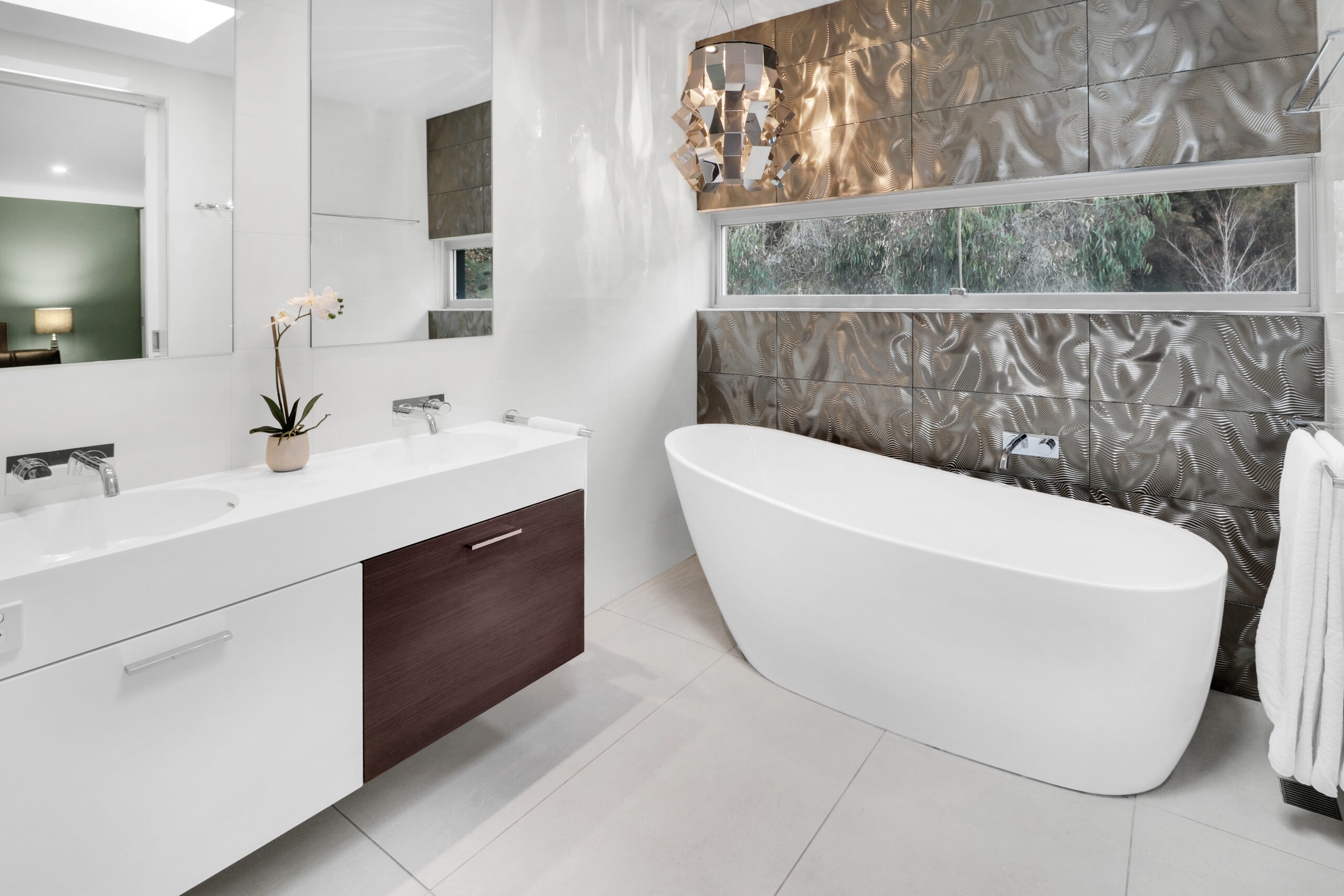 Ensuite to bedroom 1